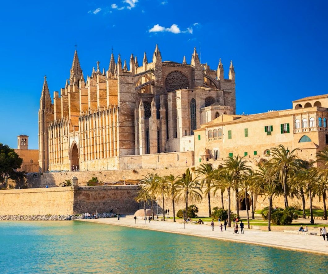 https://babysitterandevents.com/wp-content/uploads/2026/02/catedral-mallorca.jpg